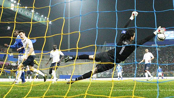 Hugo Lloris dives full stretch to keep out Mario Balotelli's shot