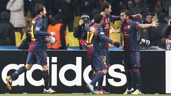 Barcelona celebrate after Dani Alves put them in front