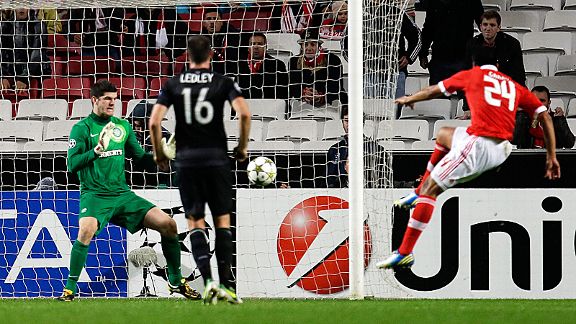 Ezequiel Garay fires home Benfica's winner over Celtic, leaving Group G on a knife-edge