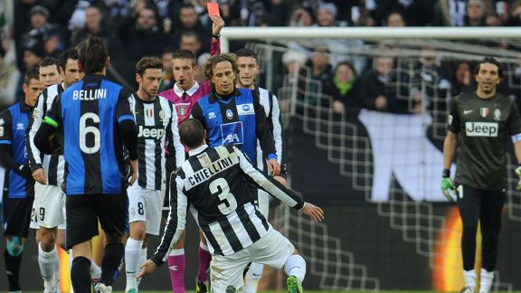 Thomas Manfredini red card Juventus v Atalanta