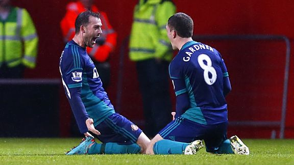 Steven Fletcher celebrates with Craig Gardner after putting Sunderland into the lead at Southampton