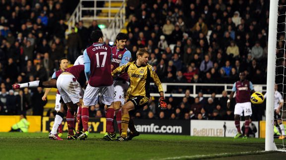 Hugo Rodallega restores Fulham's advantage