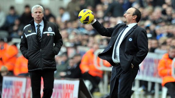 Rafael Benitez catch ball Alan Pardew