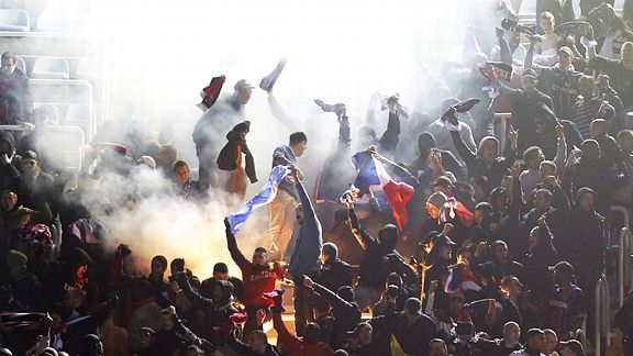 PSG fans celebrate after Ezequiel Lavezzi scored their second at Valencia