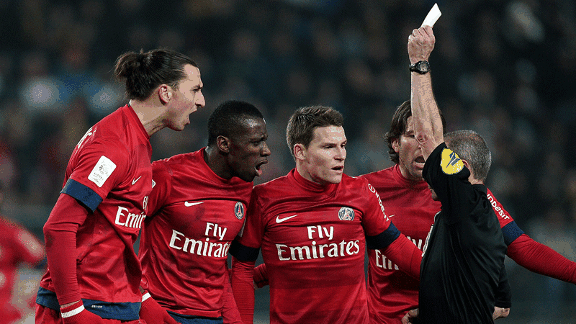 Zlatan Ibrahimovic yellow card PSG v Sochaux