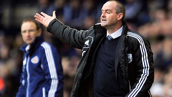 Sunderland's manager Martin O'Neill looks on as Baggies counterpart Steve Clarke steers his side to victory
