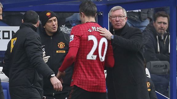 Robin van Persie limps off during Manchester United's game against QPR