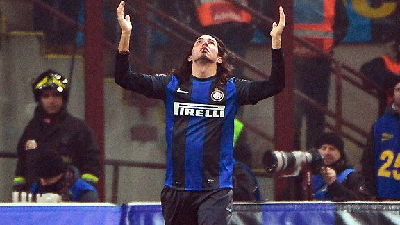 Inter Milan's Ezequiel Schelotto celebrates after scoring the equaliser in the Milan derby