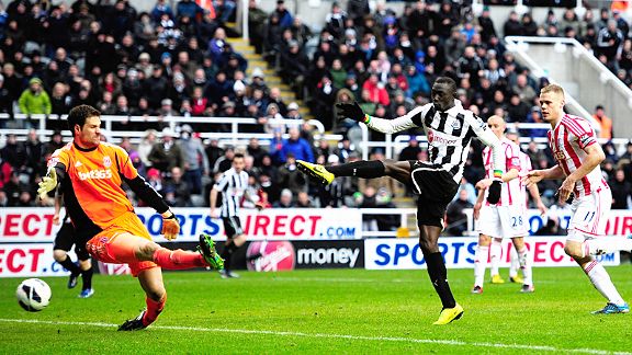 Papiss Cisse beats the offside trap to fire in Newcastle's dramatic 90th minute winner against Stoke