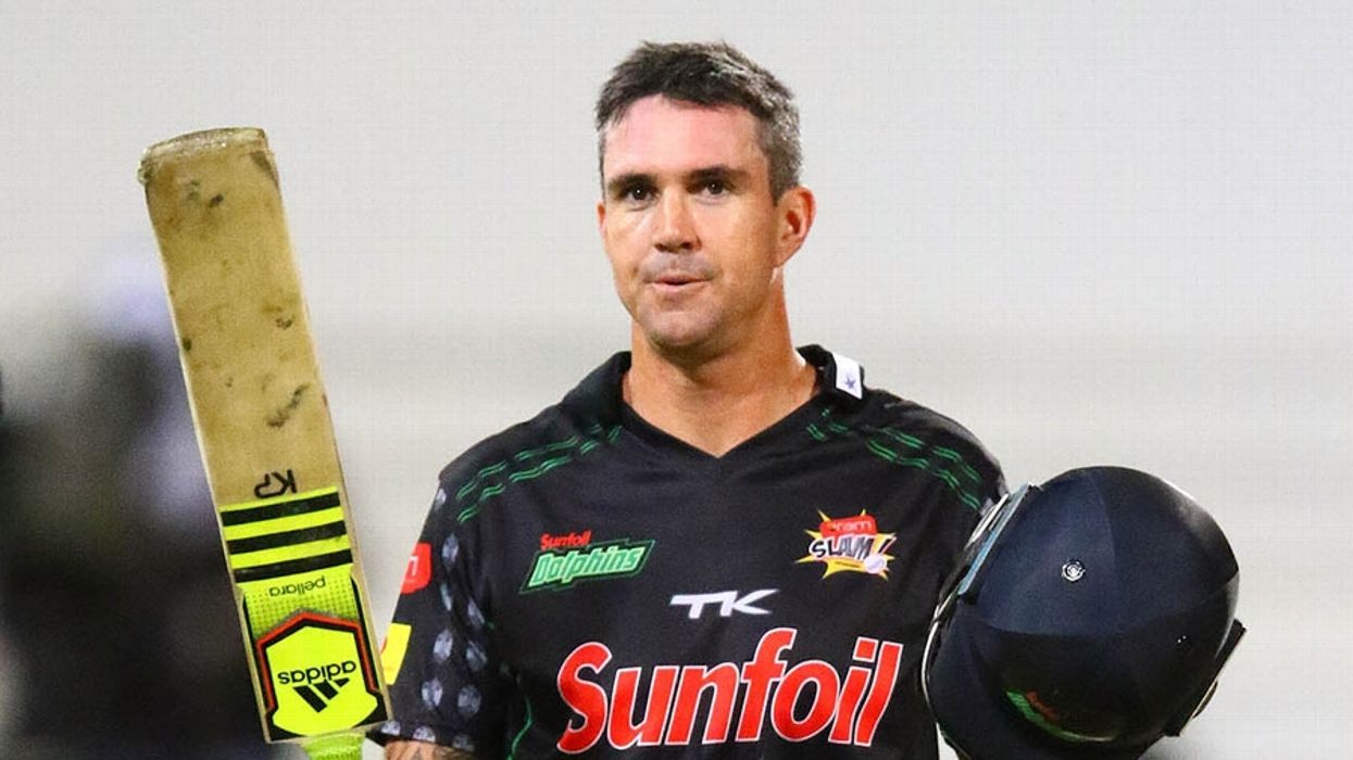 Pietersen giving South Africa career 'a thought'