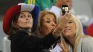 Jude Cisse takes a photo of Wahiba Ribery (central)