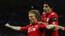 Dirk Kuyt celebrates with Luis Suarez after putting Liverpool ahead in injury time
