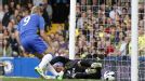 Fernando Torres scores