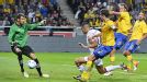 Steven Caulker puts England 2-1 in front against Sweden from Steven Gerrard's free-kick