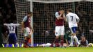 Everton celebrate after Steven Pienaar's winning goal