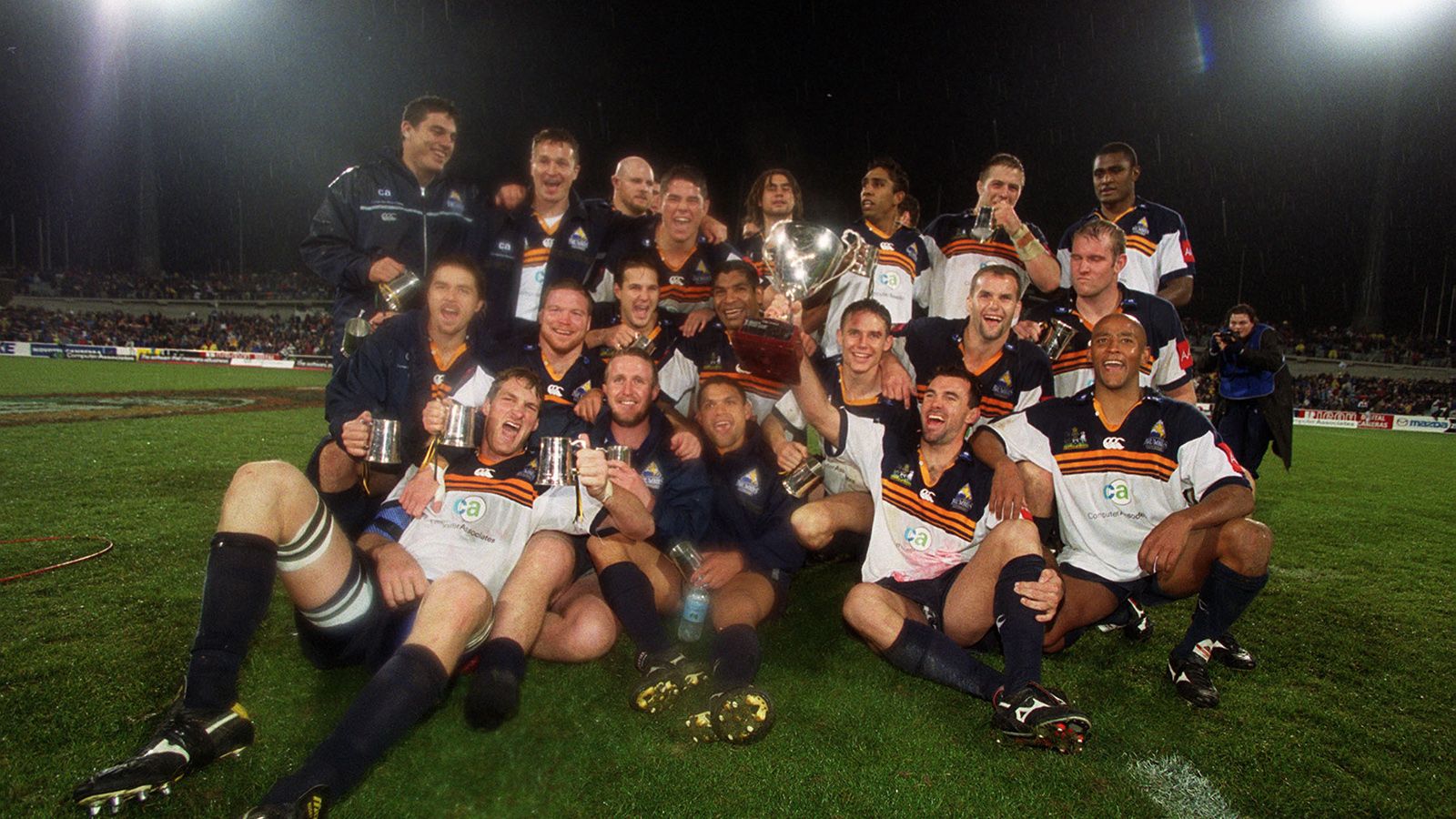 BRUMBIES CAMPE�N 2001