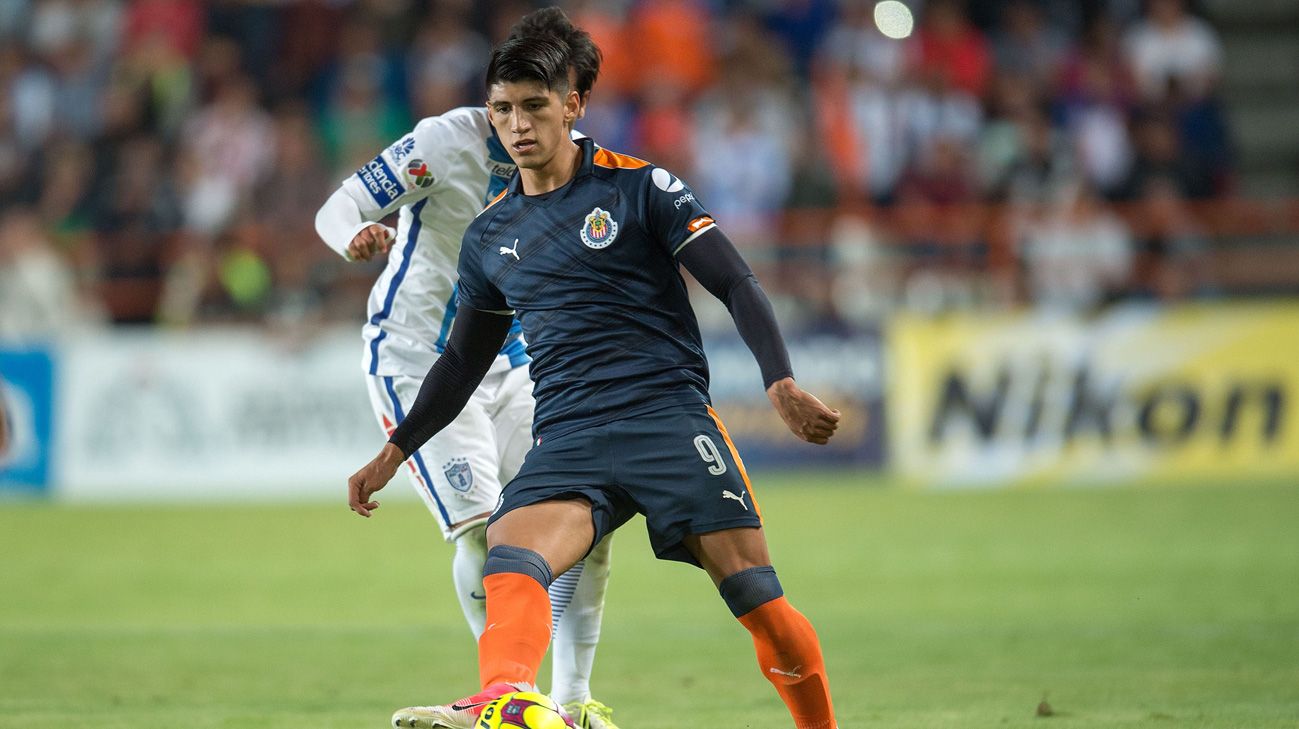 Pulido debutó como contención frente a los Tuzos