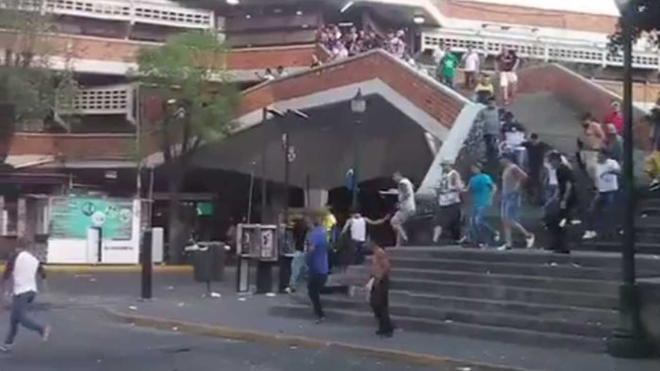 Aficionados del Toluca siguen detenidos en Guadalajara