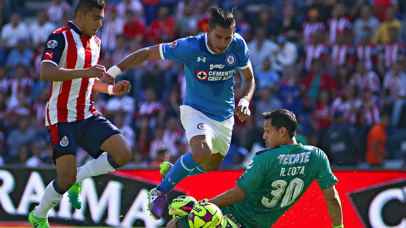 Rodolfo Cota salvó a Chivas de una goleada