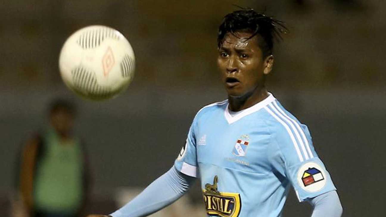 Monterrey se adelanta al América por peruano Pedro Aquino