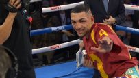Teofimo Lopez strikes Heisman pose after split decision win