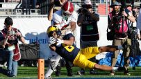 Tyler Morris dives for 38-yard Michigan touchdown