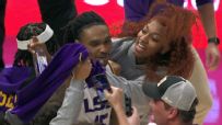 LSU sinks No. 17 Kentucky at buzzer; Angel Reese and fans storm court