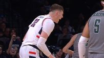Stephon Castle and Donovan Clingan connect for massive alley-oop