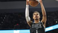 Wemby puts up 33 points in Spurs' effort vs. Sixers