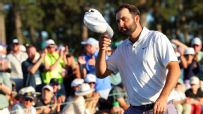 Scottie Scheffler takes solo lead at Masters with birdie on 18