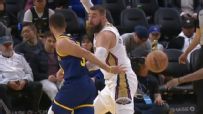 Steph dazzles with behind-the-back dime