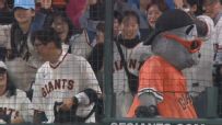 The Jung Hoo Lee fan club gets hyped at Oracle Park