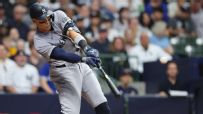 Judge, Rizzo clobber pair of 2-run homers to extend Yankees' lead
