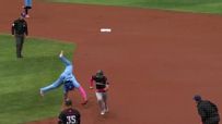 Vladimir Guerrero Jr. breaks out cartwheel to attempt a double play