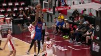 Ariel Hukporti throws down emphatic alley-oop for Knicks