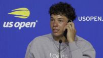 Ben Shelton takes a call from his dad during news conference