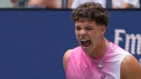 Shelton roars after winning electric rally vs. Tiafoe