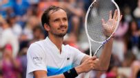 Daniil Medvedev cruises to straight-sets win over Nuno Borges