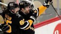 Bryan Rust wins it for the Pens in OT with a wrister