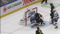 Brayden Point scores power-play goal vs. Canucks