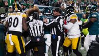 Eagles, Steelers get into shoving match after play