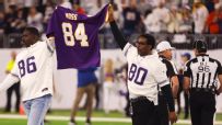 Randy Moss shown love by former teammates Cris Carter, Jake Reed