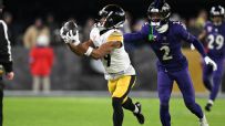 Calvin Austin twists and turns to make unreal catch for Steelers