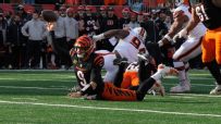 Joe Burrow keeps play alive for magical Bengals TD