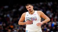 Nikola Jokic shines with 32 points in dominant win over Suns