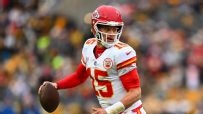 Patrick Mahomes shines as Chiefs clinch top seed in AFC