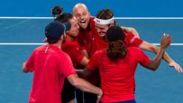 Taylor Fritz mobbed by U.S. teammates after winning United Cup