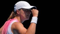 Swiatek rolls past Raducanu into 4th round of Aussie Open