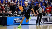 BYU celebrates holding off Wisconsin by throwing down dunk as time expires