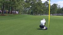 Spieth brought to knees in frustration after poor approach shot